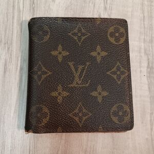 Louis Vuitton Monogram Bi Fold Wallet  Authentic Unisex